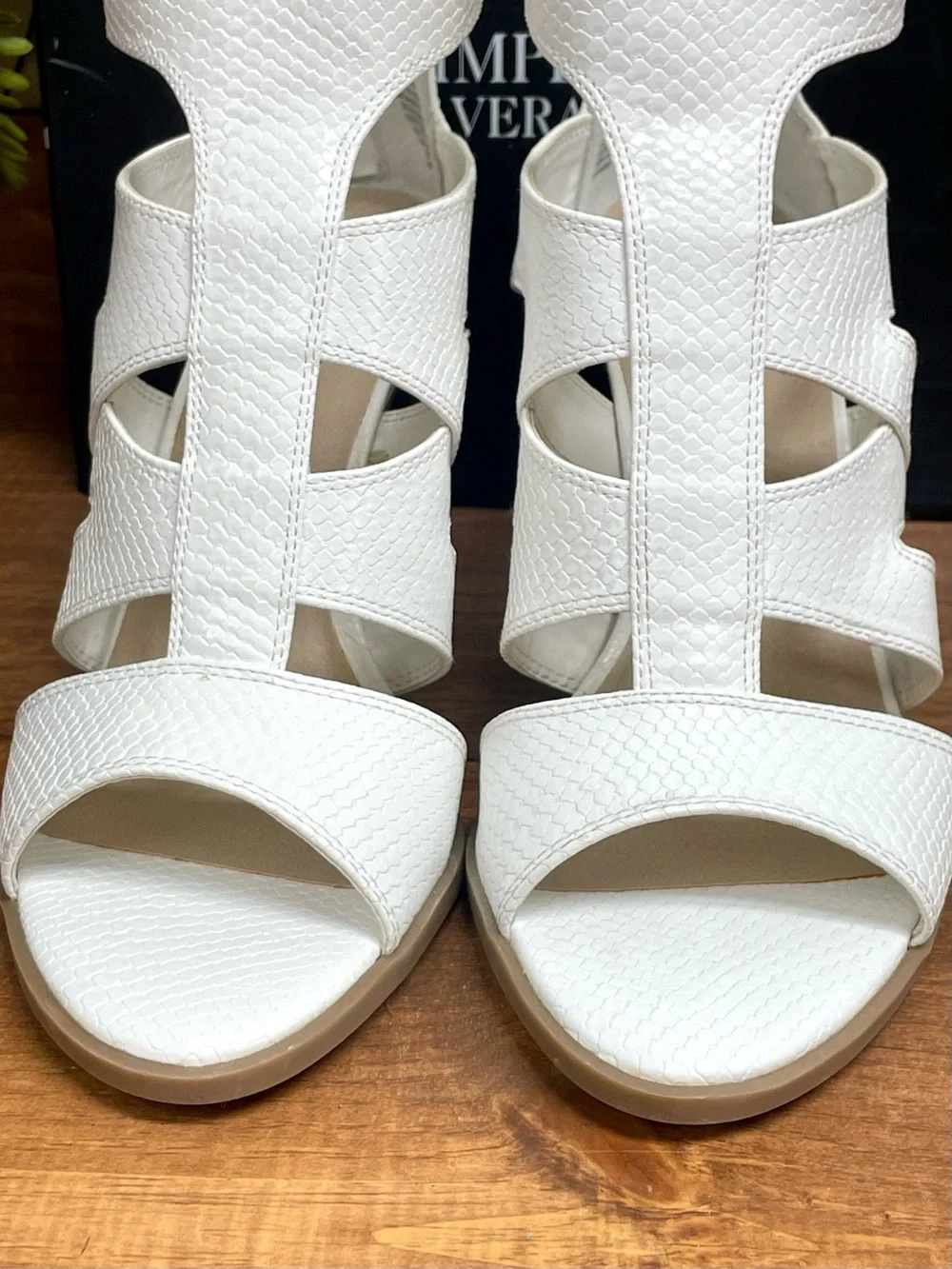 Simply Vera Vera Wang Dragon White Snakeskin Strappy Sandal Heeled Bootie 9.5